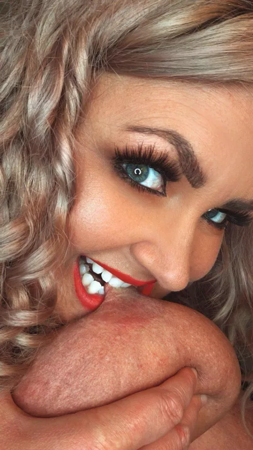 This MILF is ready to chat with you, free link below