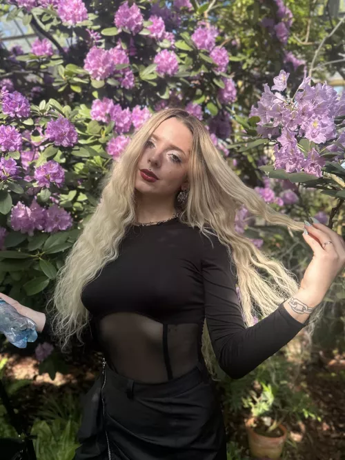 What could be better than meeting a beautiful blonde with long hair?