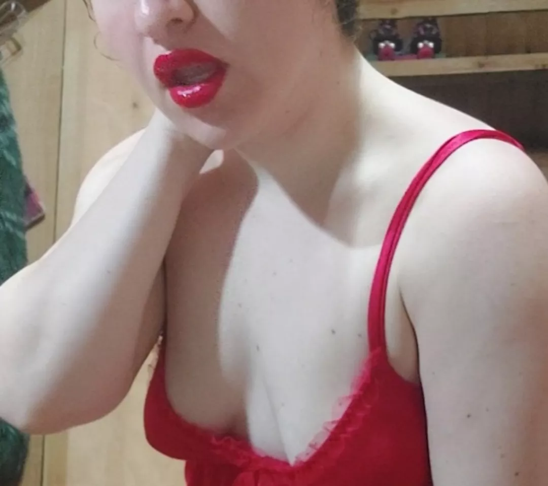 What's the best use for a latina's mouth? 🍒🙇🏻‍♀️🍓