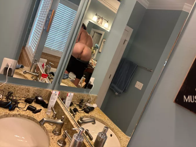 Who likes my little ass