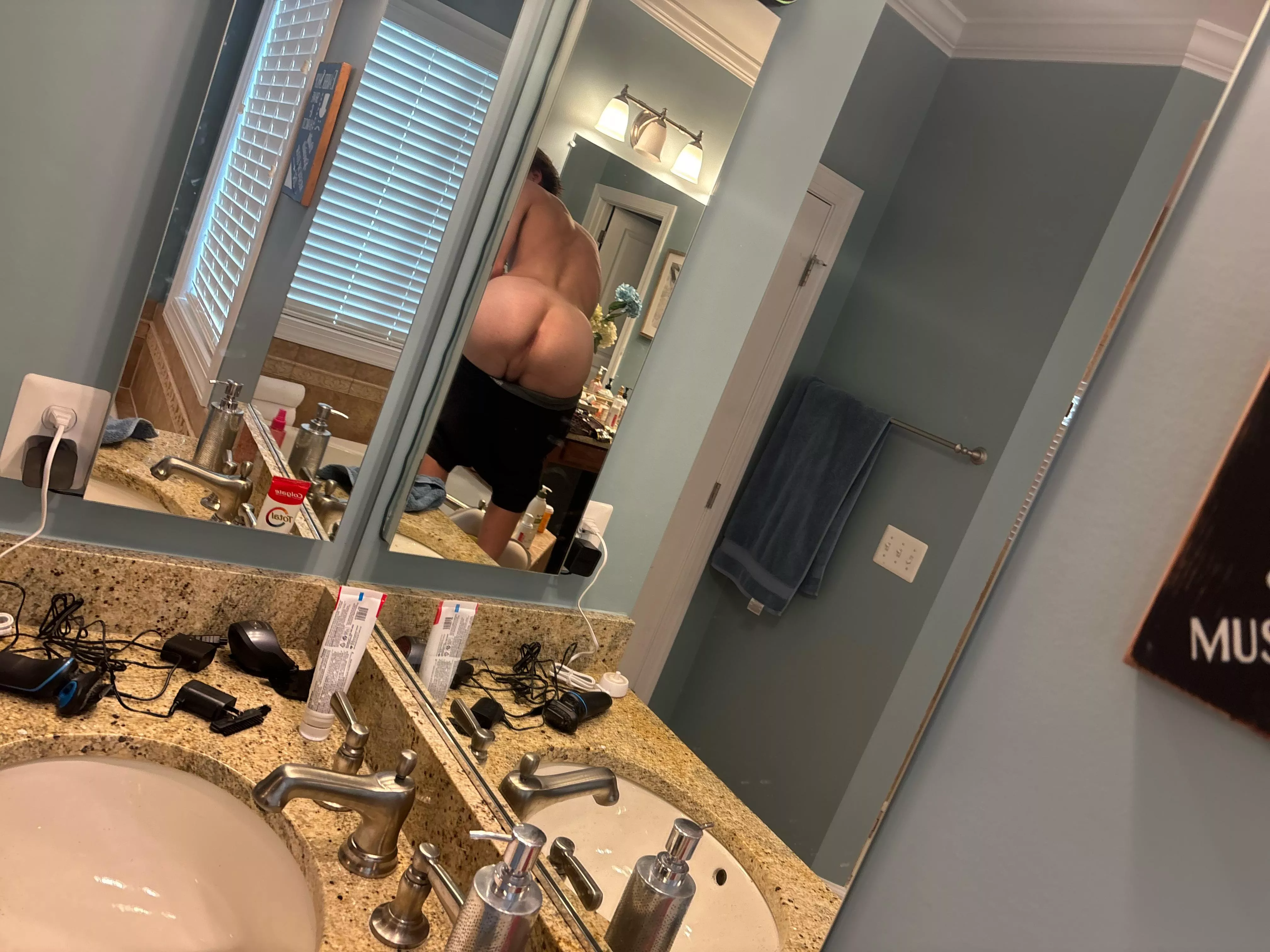 Who likes my little ass