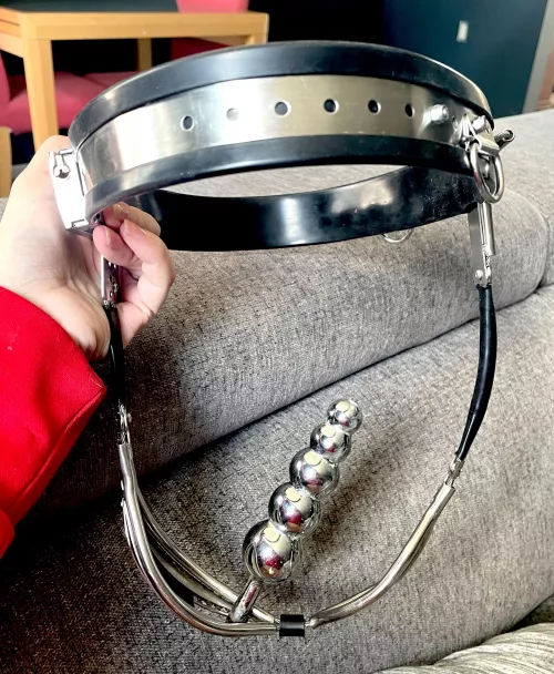 You can really see how deep the pussy plug goes here.