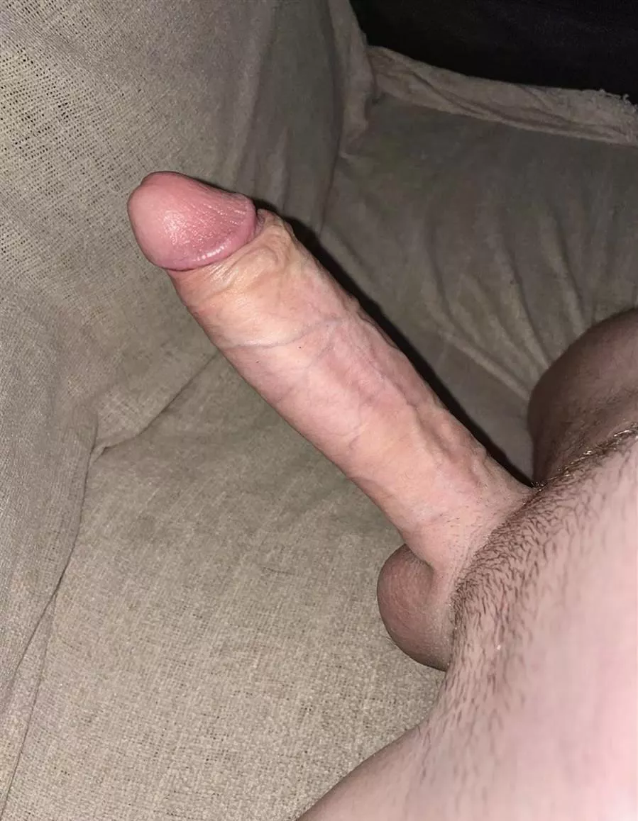 (19) I love sending dick pics to random Redditors😩
