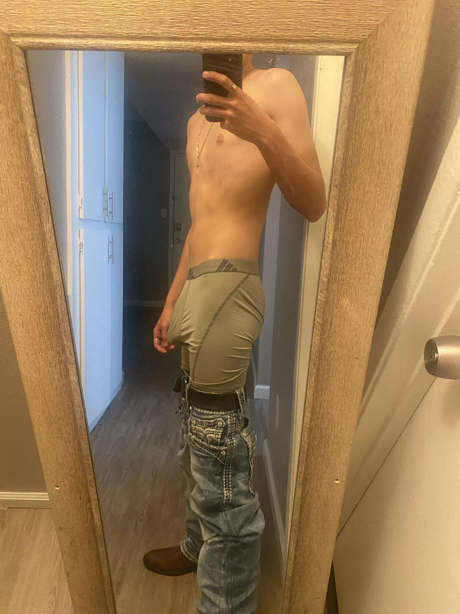 Anyone wanna chat 😖