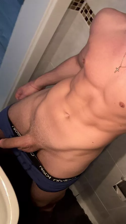 Anyone wanna make my German hung cock hard? Fit guys hmu