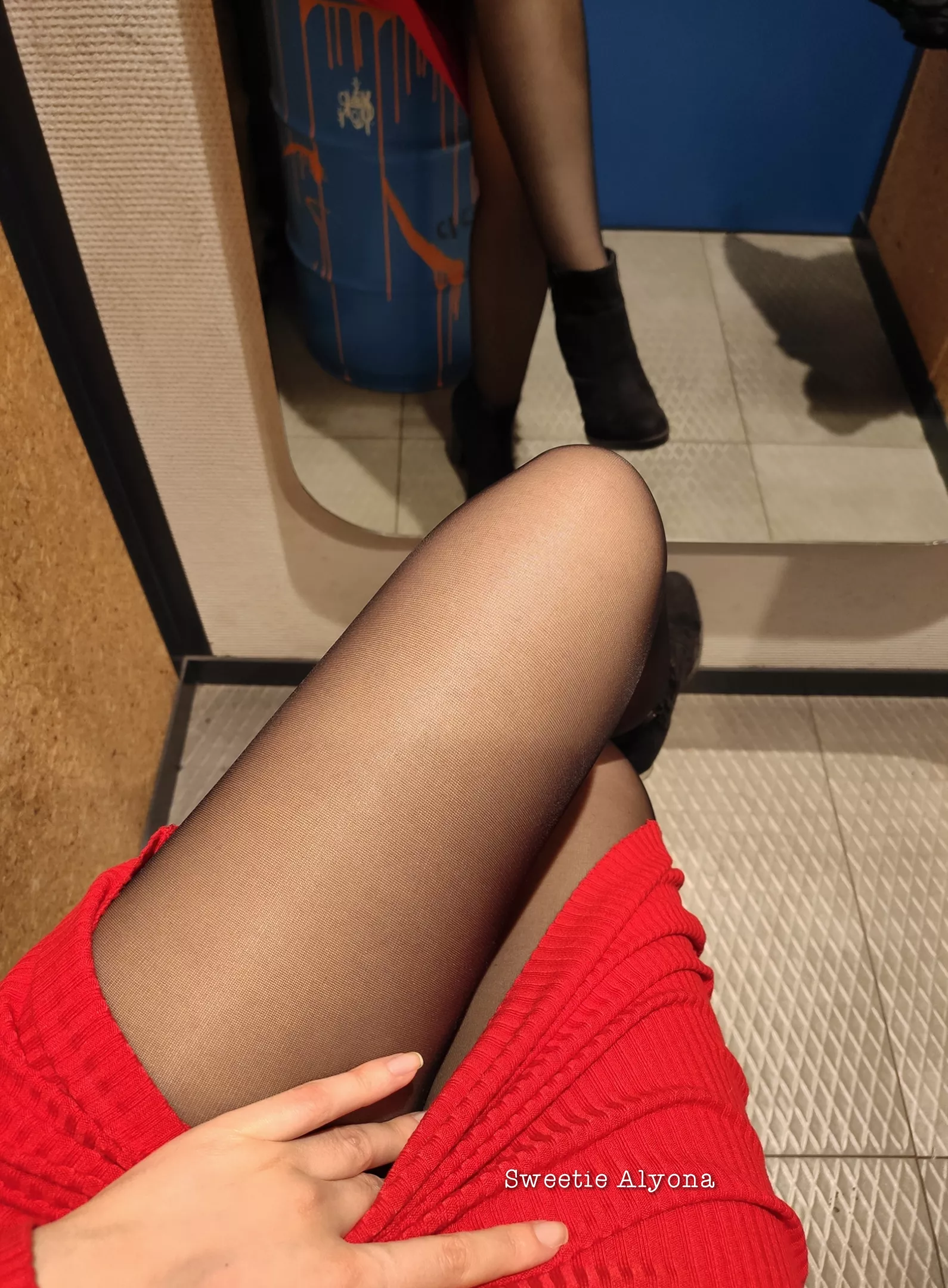 Be naughty in changing room 