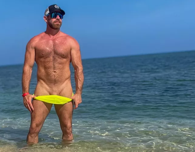 Daddy gets a bit risky on the beach (40)