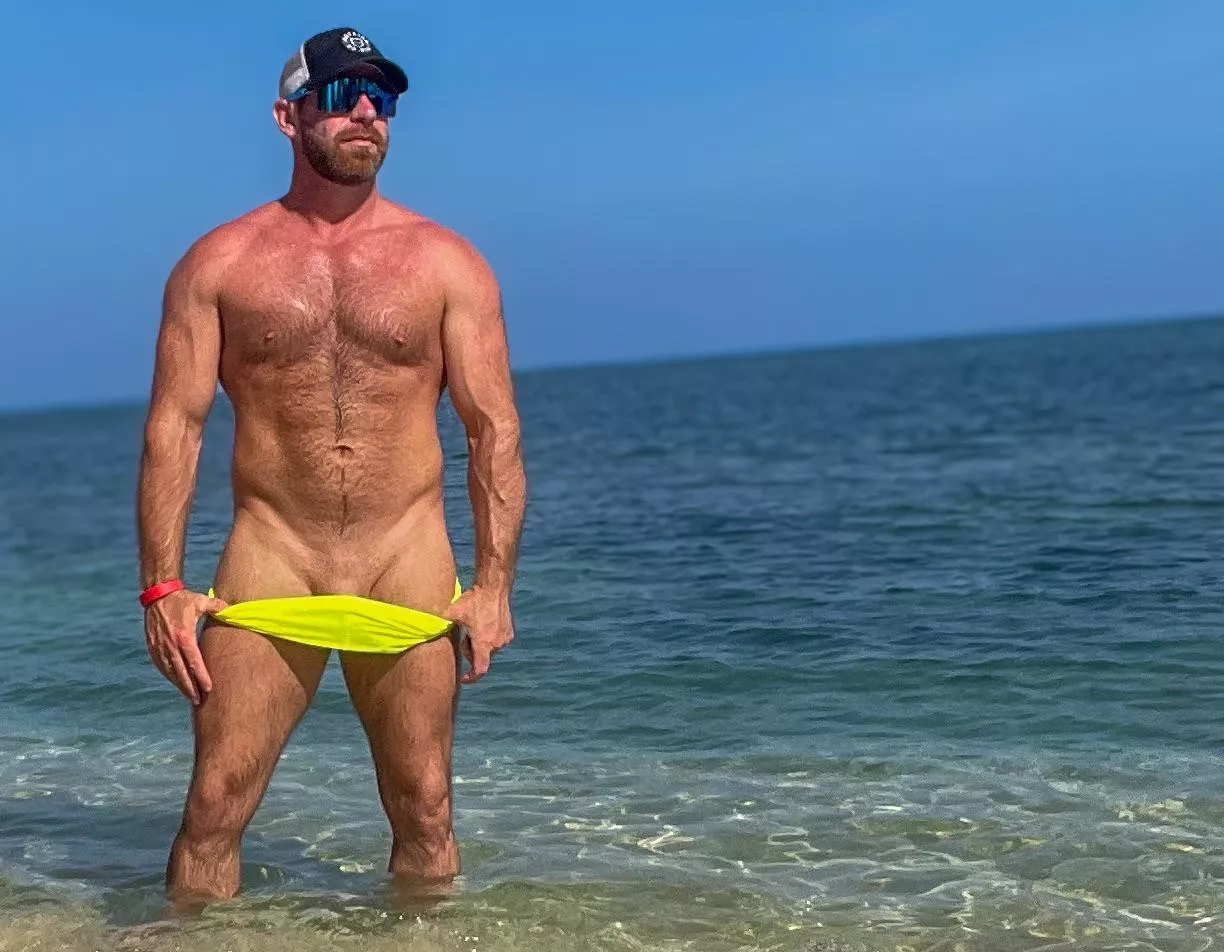 Daddy gets a bit risky on the beach (40)