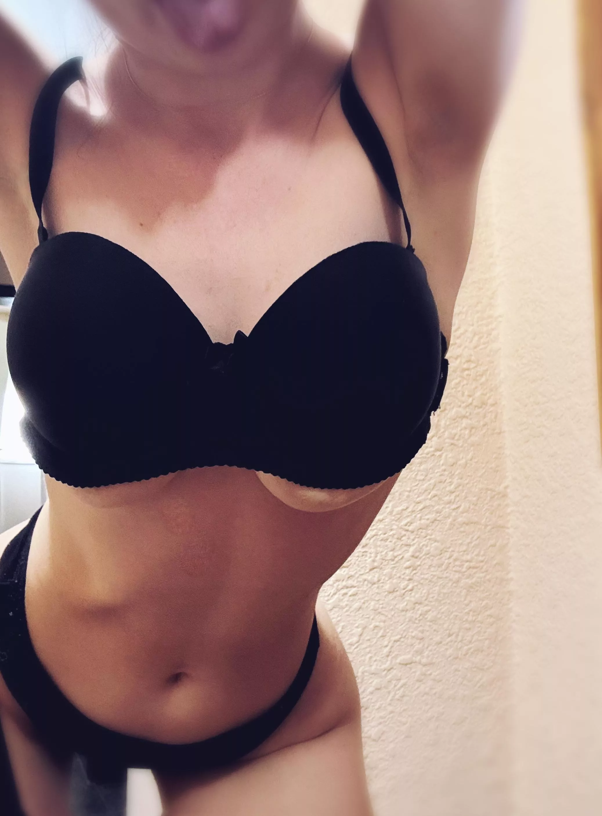 Do you want to see me full naked?🫦