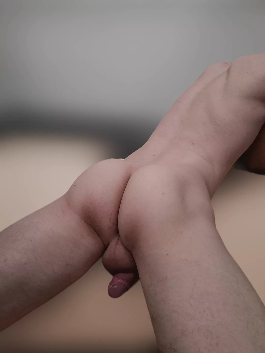 Give it a kiss or spank it?😏