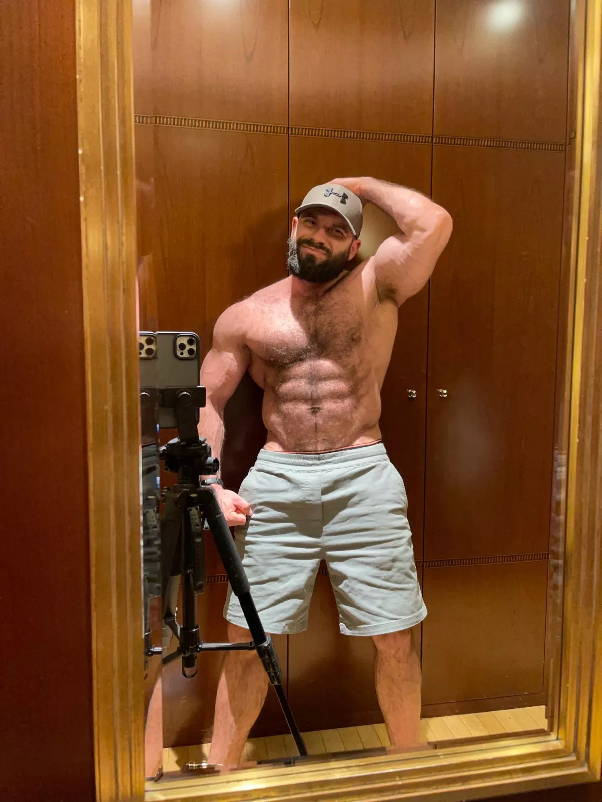 Hey everyone! I’m new here and excited to join this amazing community. If you’re into muscle worship and are looking for unforgettable content, you’ve come to the right place. I’m here to share my journey, showcase my physique, and make sure you 
