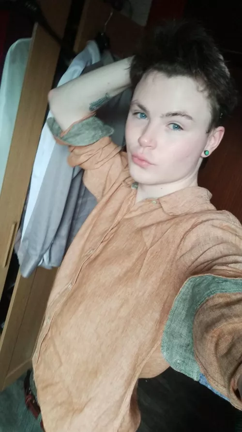 Hopefully going to play some baulders gate when I'm home :) (😭😭 I look like a start up beauty channal creater)