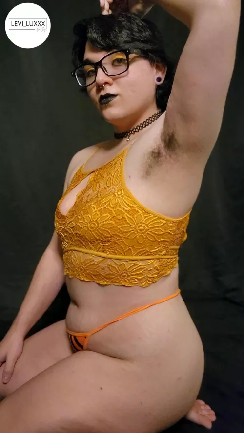 It was 100 degrees in the shade today 🥵 Should I shower or let you lick me clean? 