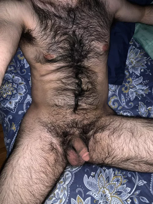 Late night vibes in my room naked! Hopefully none of my roommates walk in on me👀