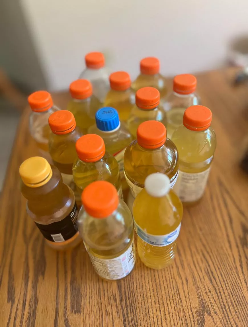 My buddies like to make sure I stay hydrated! I would like more buddies 😈