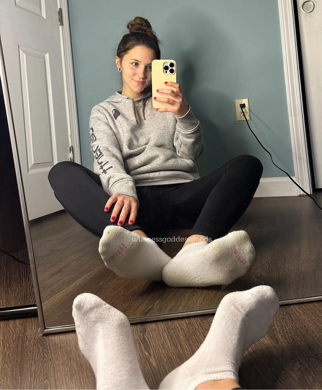 [Selling] Don’t try to resist them, we both know you can’t. Menu & drawer pinned. Free shipping, tracking #, pow photo included