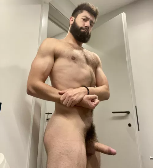 There are two veiny things in this picture⚡️