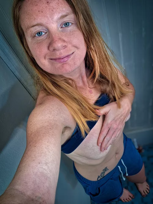 Want to dance with this red devil in the pale moonlight?😈