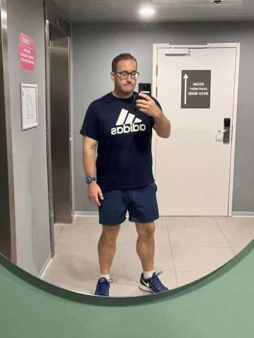 Went to the gym at my hotel during vacation. Please clap.