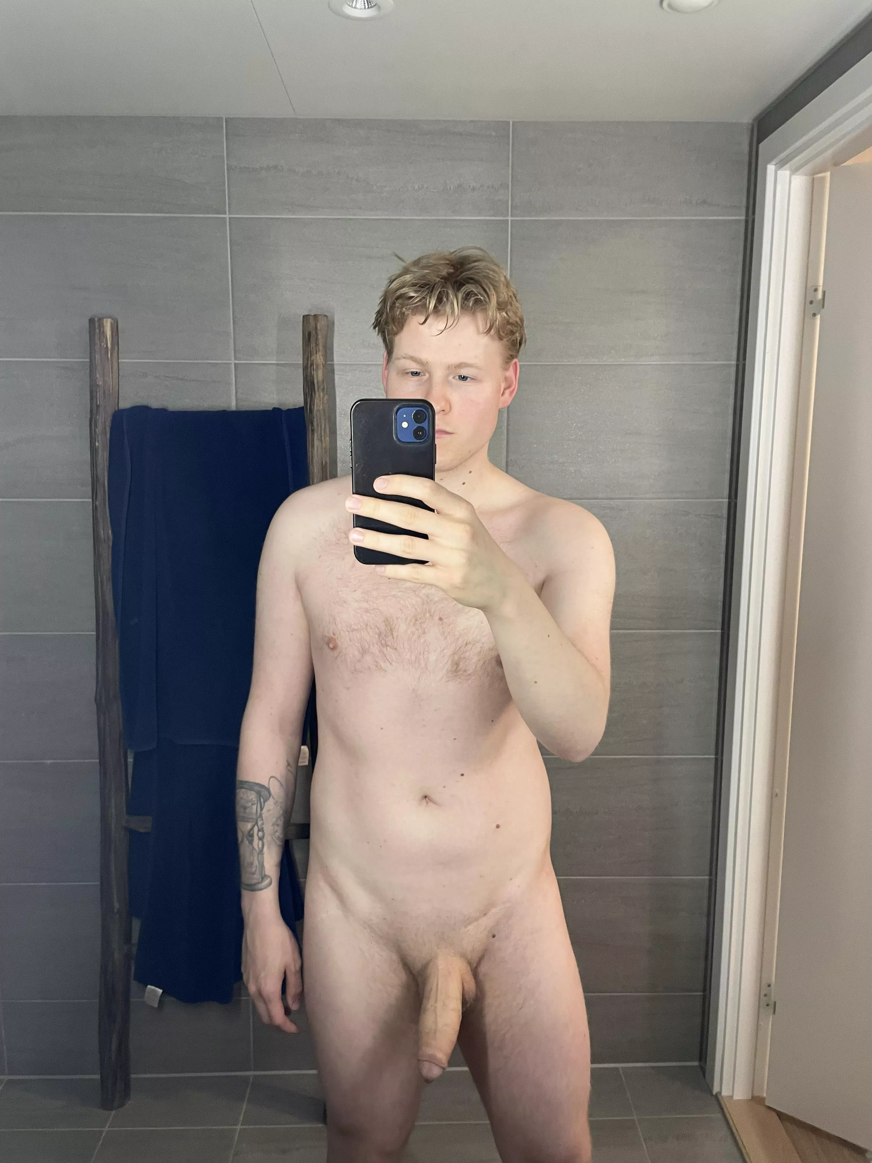 What’s not to love about akward mirror pictures?