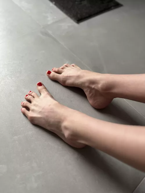 which toe do u suck first 