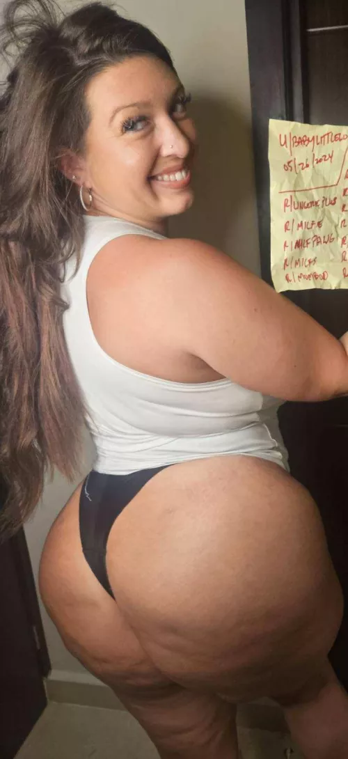 Would you fuck a chubby mom in her 30s