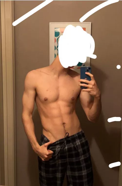 20 m jock with a bubble butt. Any doms wanna bully and degrade me? Snap: anonjock8