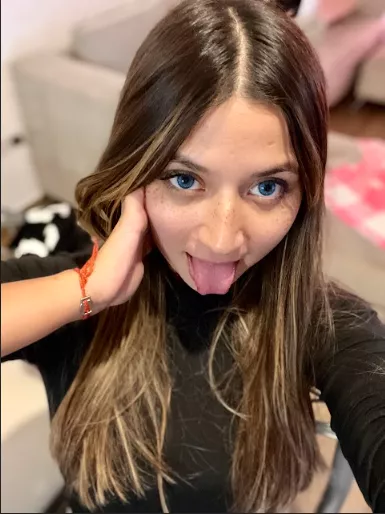 can i be your new room mate?