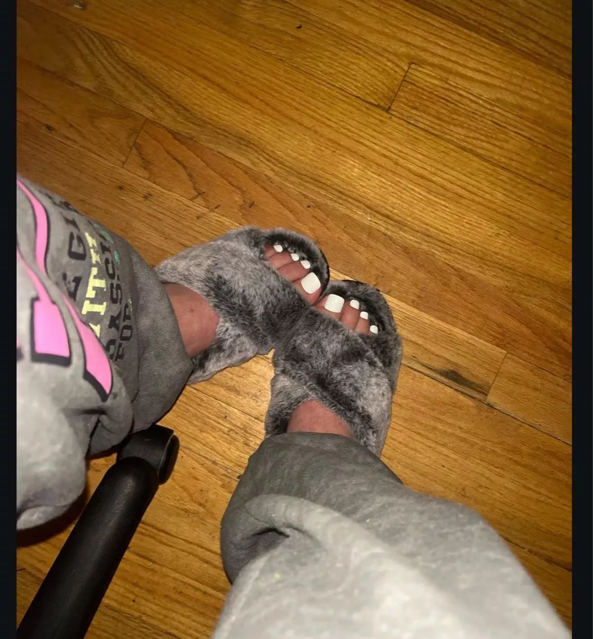 I just want my toes sucked😫😫