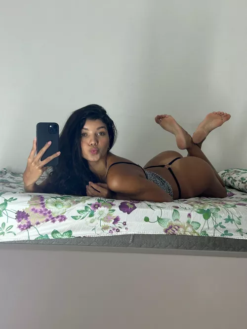 Just woke up, need attention and love 💚