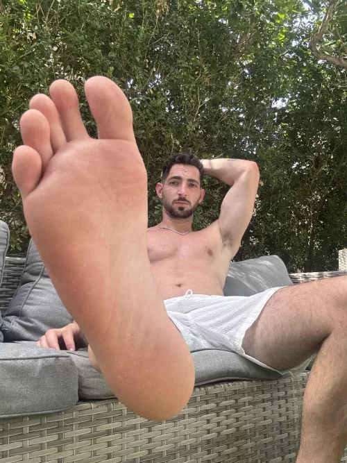 What you might lick first , pits or feets?