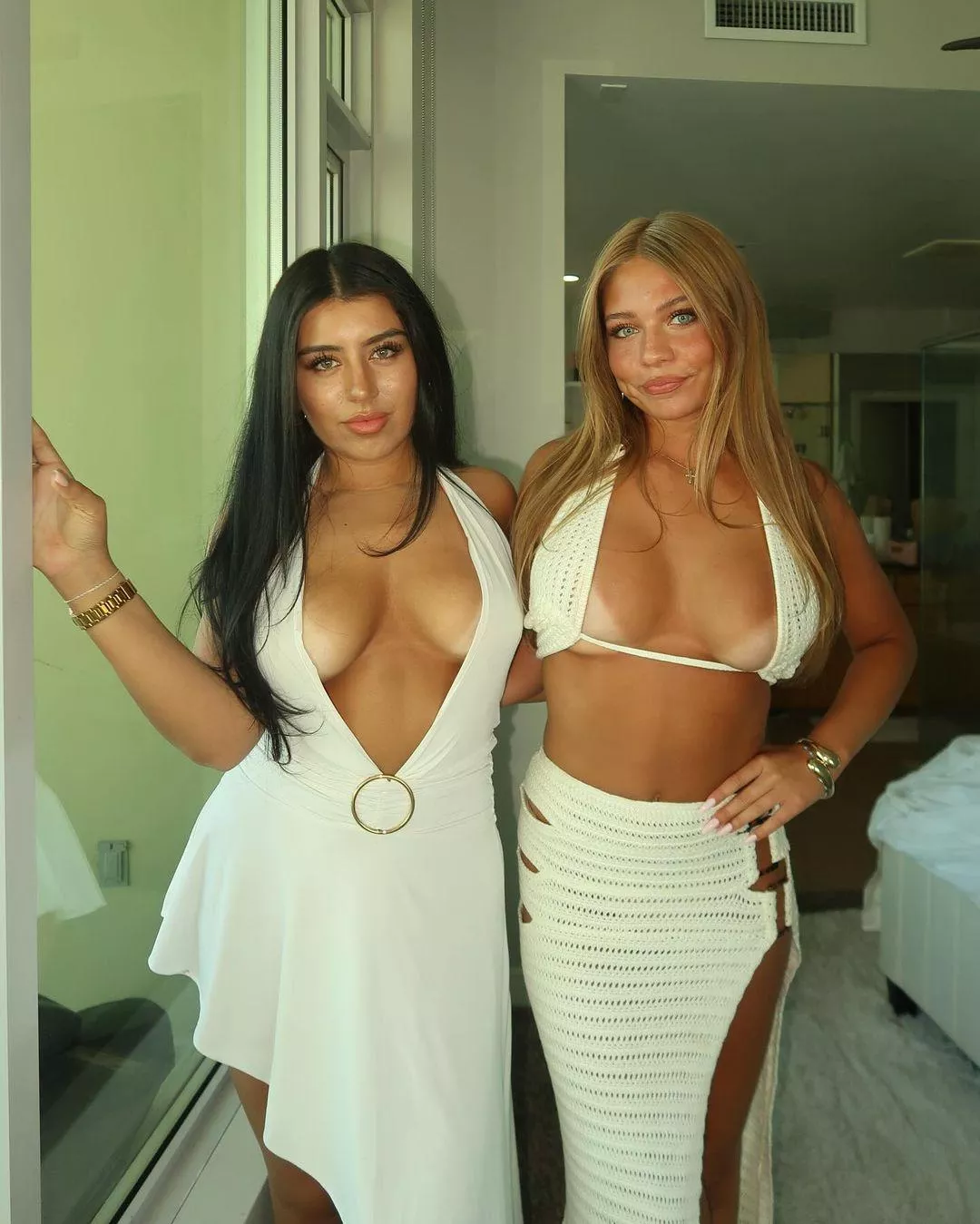 Women dressed in white 