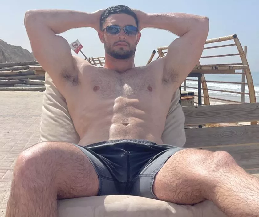 Yo guys, how’s my hairy chest looking🤨