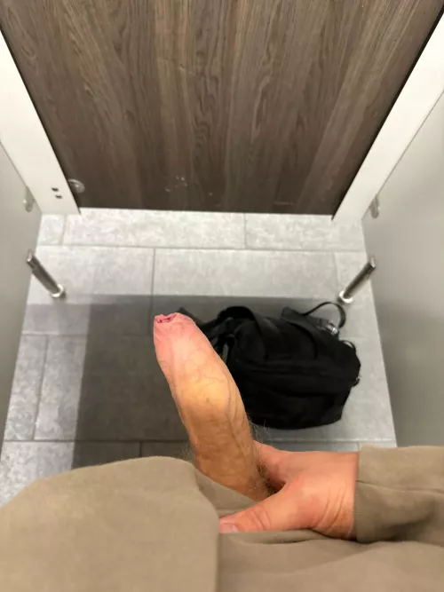 You know what happens. You’re at an airport the urges take you 😅 (33)