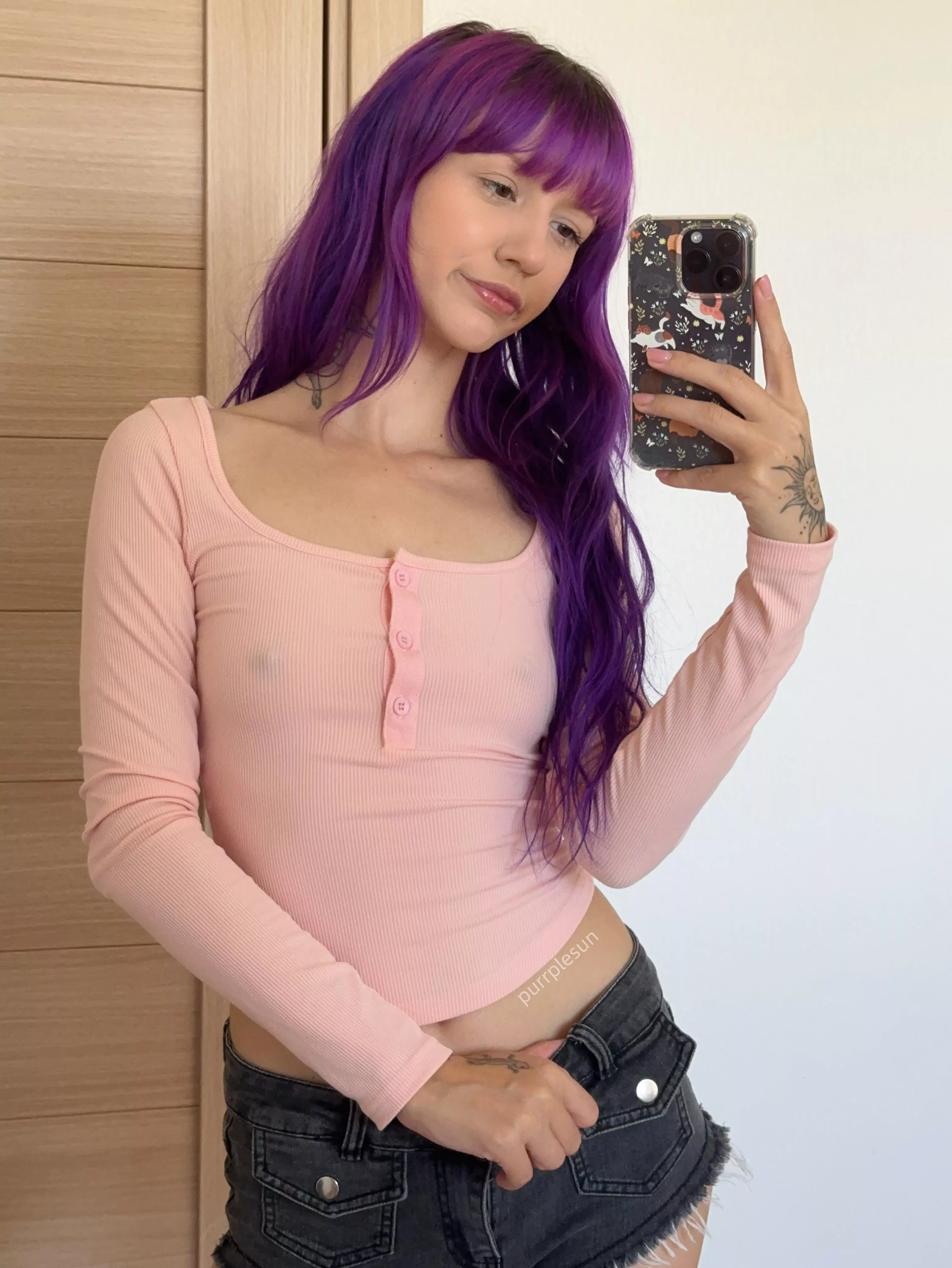 being braless in this top is the best choice