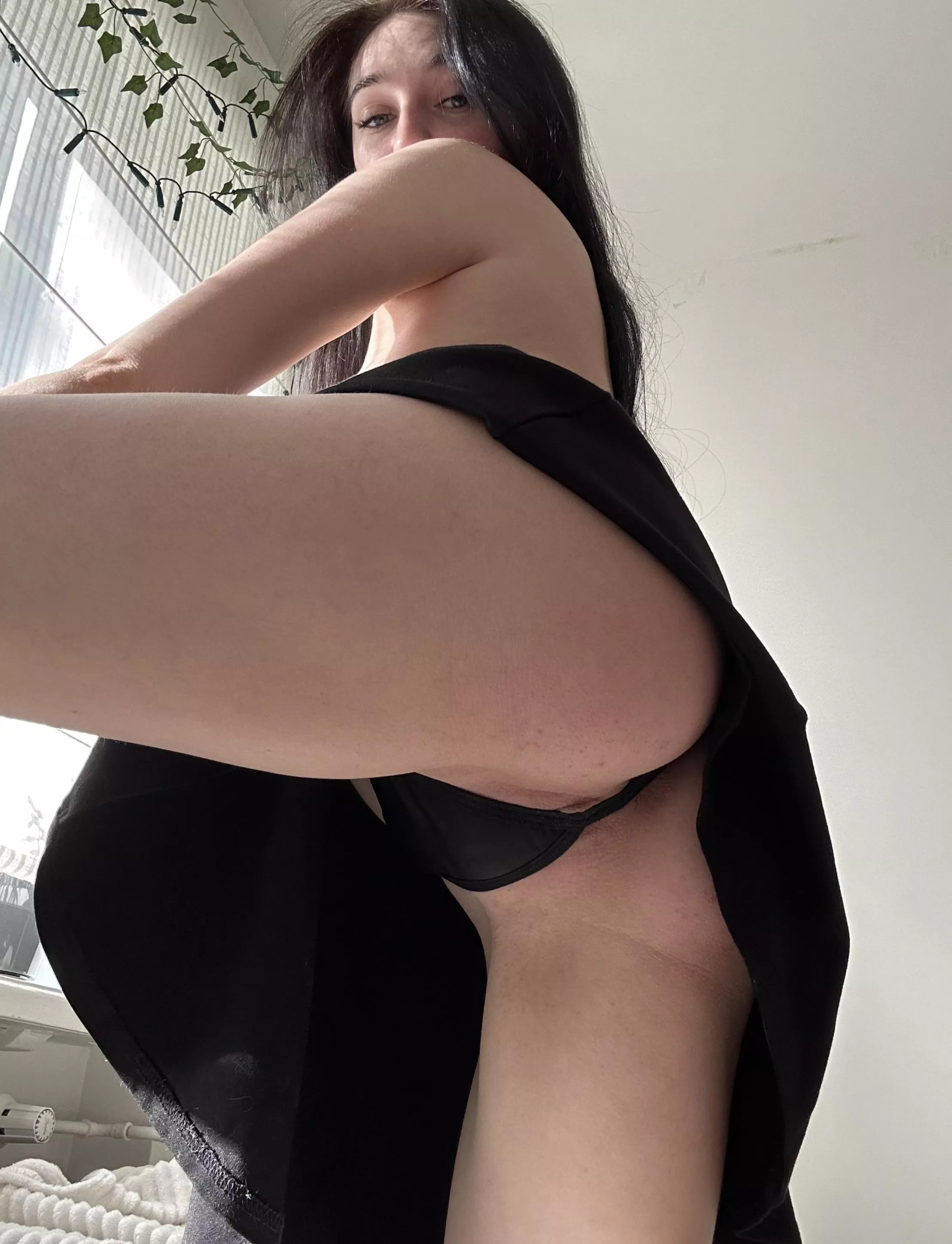 I know you want to lift my skirt