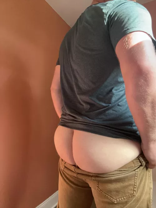 I practically live on the hip thrust machine 