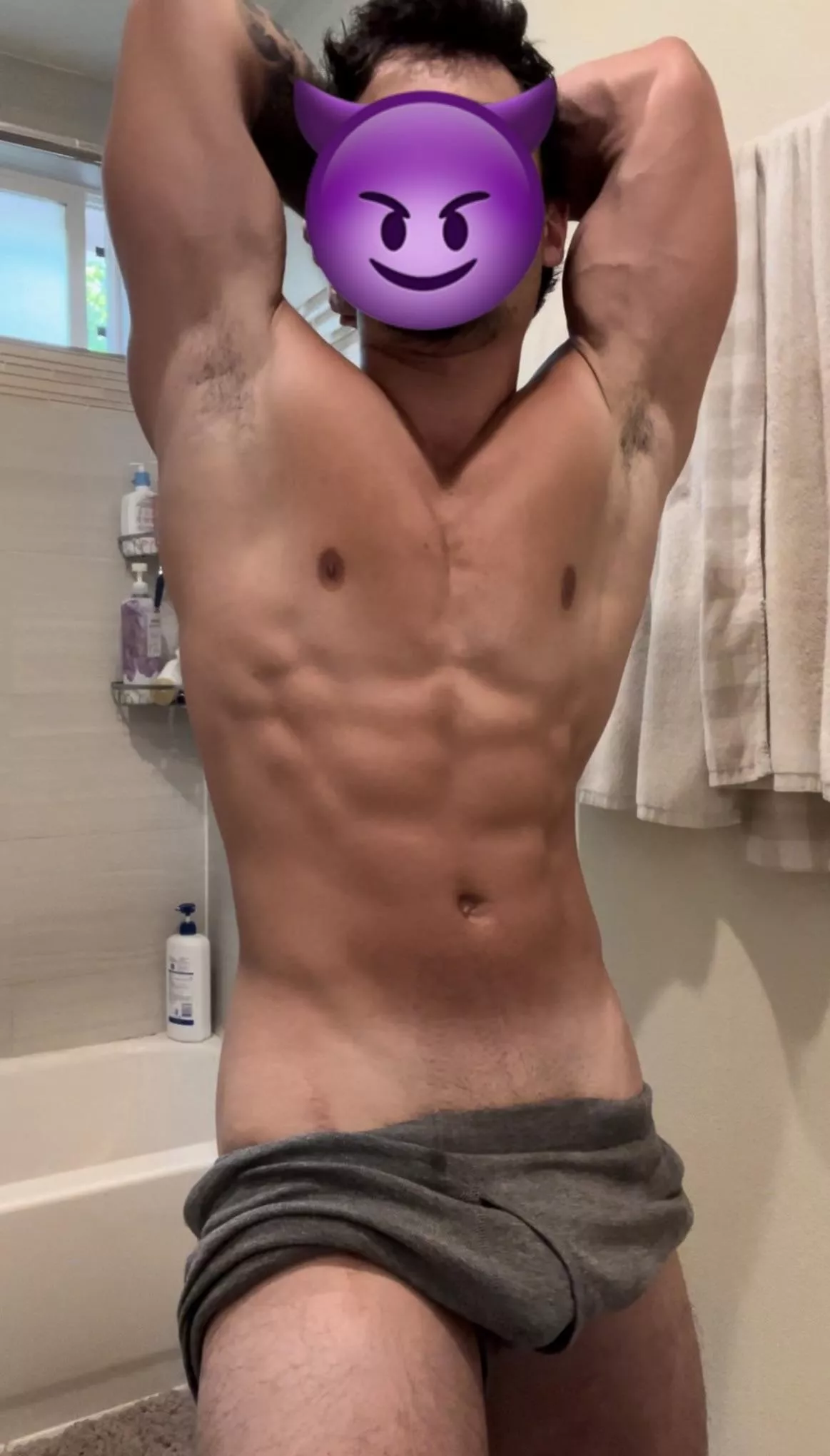 Looking to pull these boxers off and let my 8 incher grower dick grow deeeeeep down someone’s throat 😈🫢