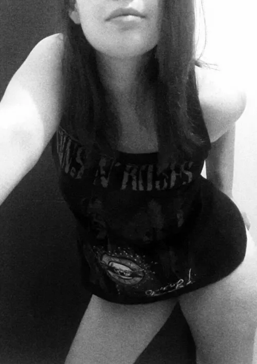 Name the band and find out if I'm wearing panties 🤘🏻