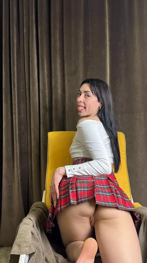 Only your tongue or cock can touch - choose!