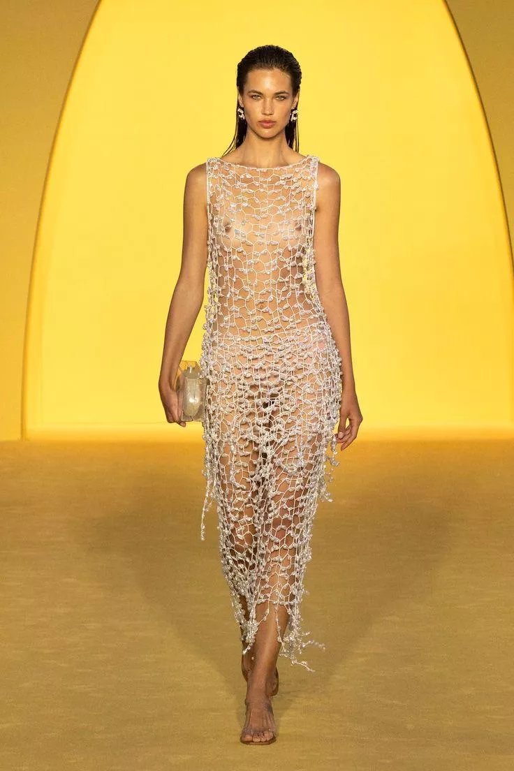 Unknown model - any idea who she is?