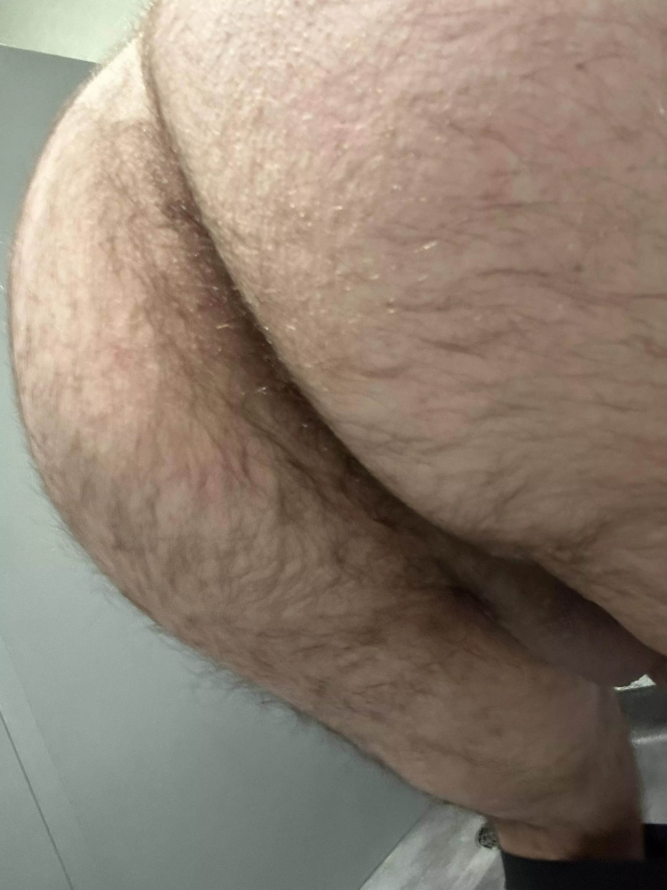 Who wants some work hairy man ass?