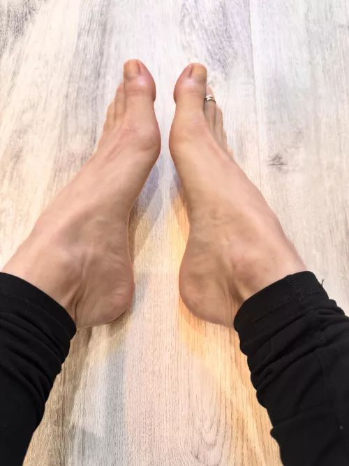 Would you stroke to nude nails like these? It’s ok if that’s a no