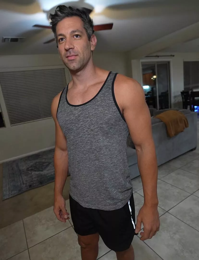 How's the no flex casual look treating y'all