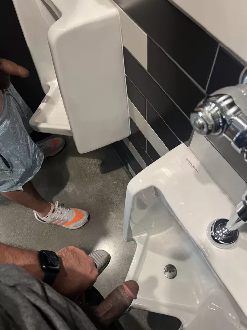 I guess he didn’t mind there was no divider 😅