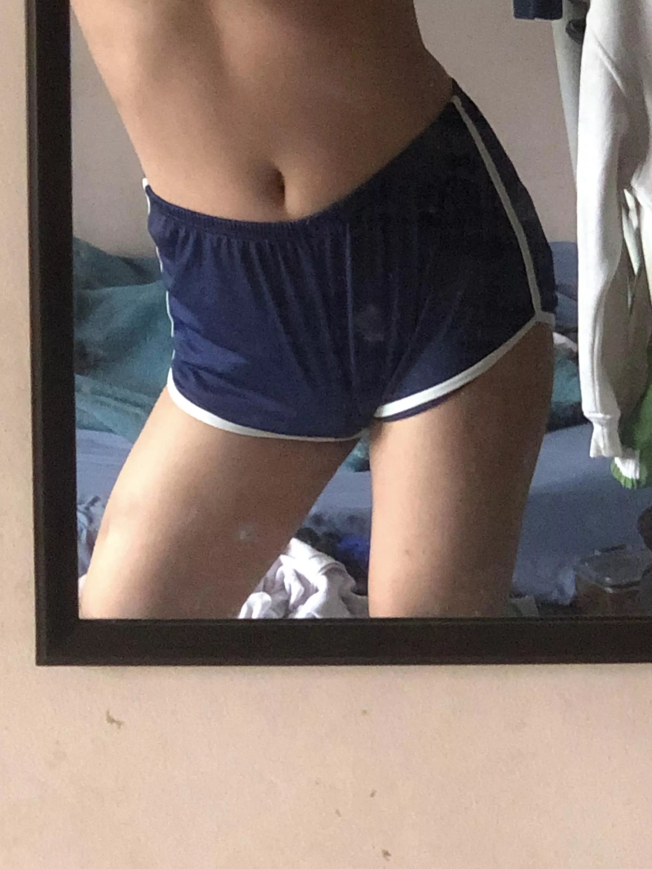 i wish i was curvy like other femboys here 🥺
