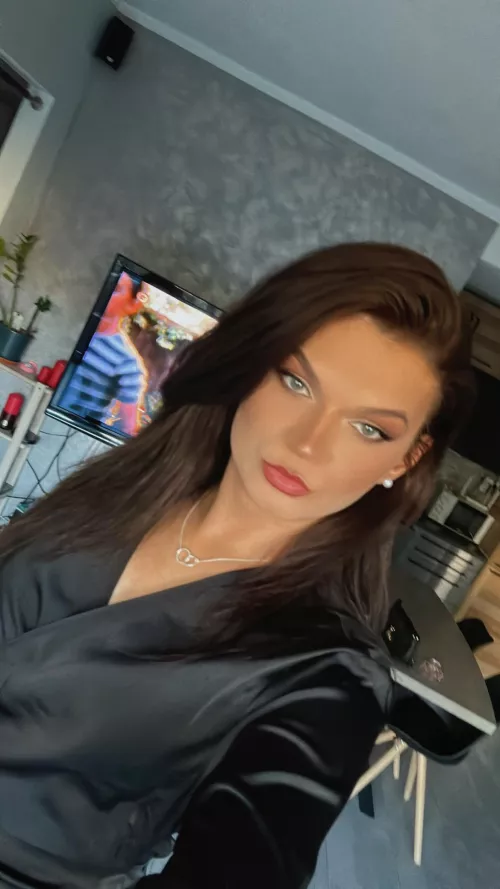 Is there any straight guy here, interested in getting my nudes🙊