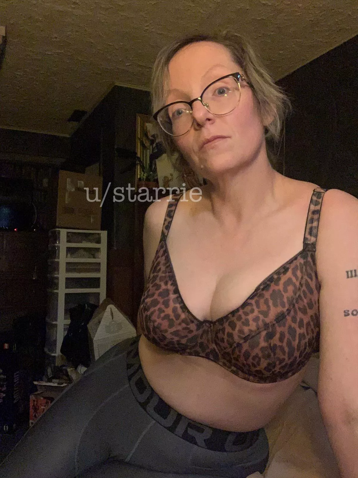 Rain and thunder outside = taking sexxxy pics inside!