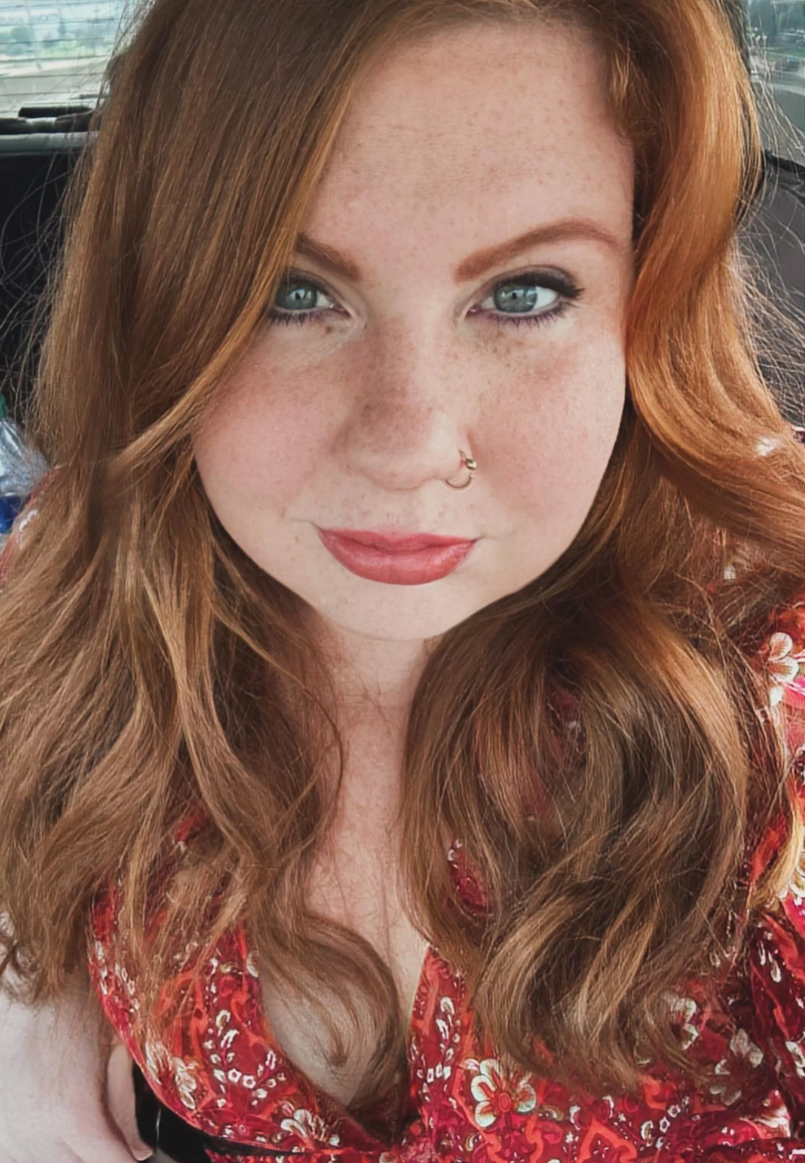 Red hair, red lips, red dress