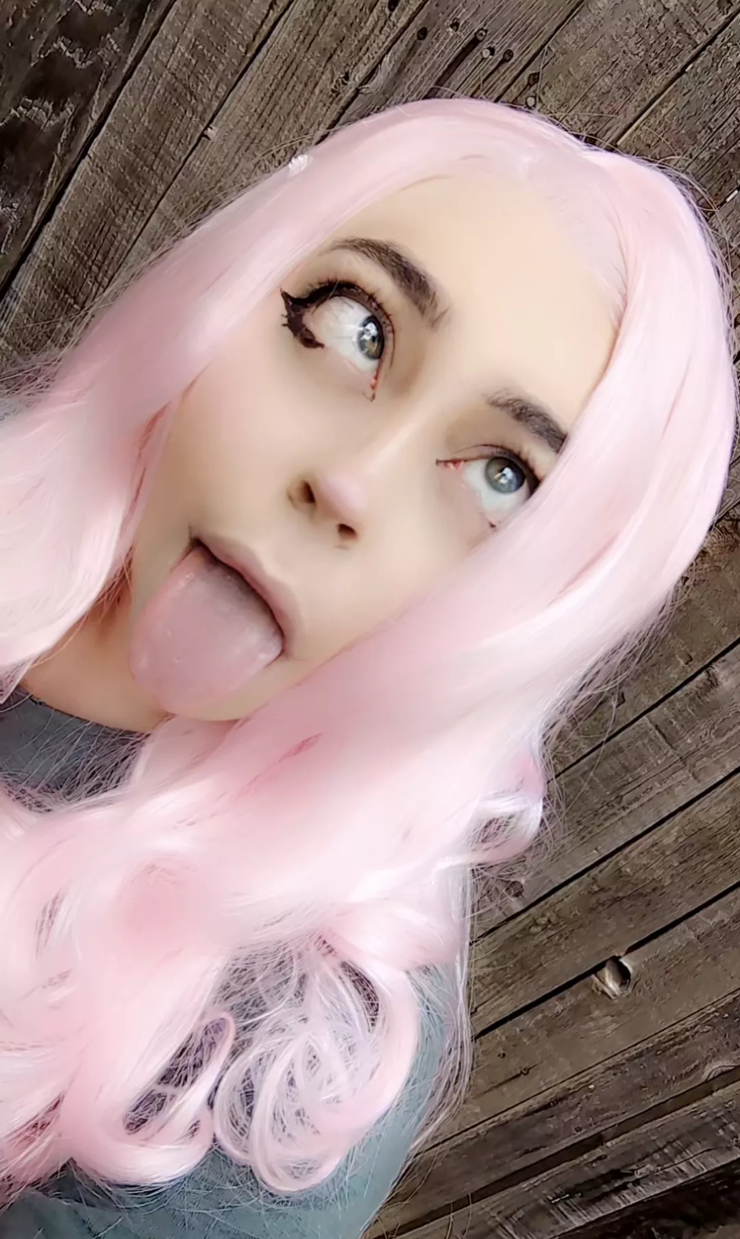 Using only one word describe my face 💗😊